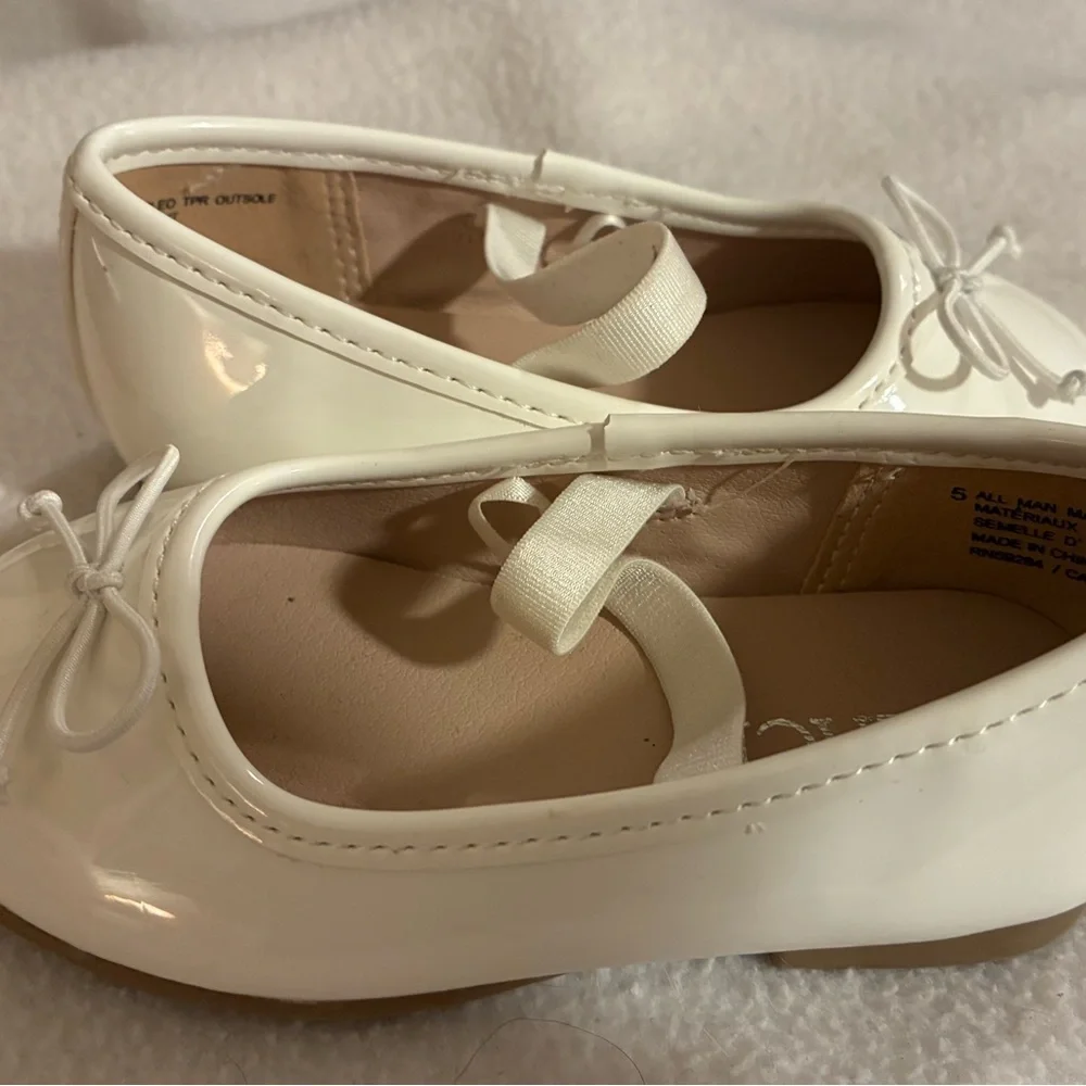 The Children's Place Infant Size 5 White Dress Shoes with Bow-LIKE NEW Spring
